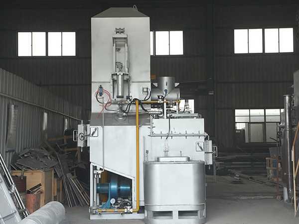 機(jī)邊熔化保溫爐